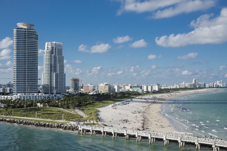 Flights from Calgary, Canada to Miami, USA from only CAD 431 roundtrip