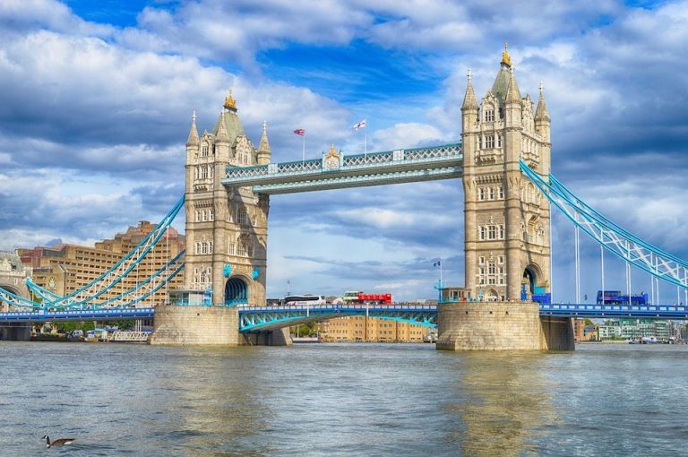 Flights from Calgary, Canada to London, UK from only CAD 648 roundtrip