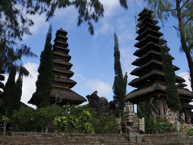 Flights from Vancouver, Canada to Bali, Indonesia from only CAD 892 roundtrip