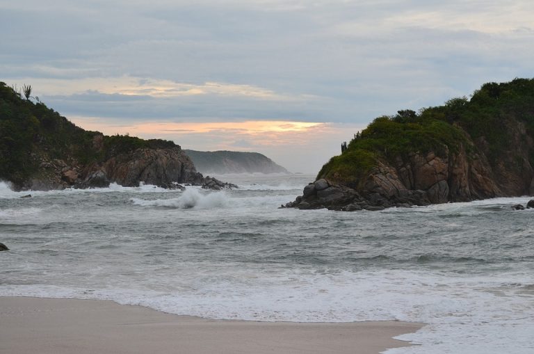 Flights from Toronto, Canada to Huatulco, Mexico from only CAD 1081 roundtrip